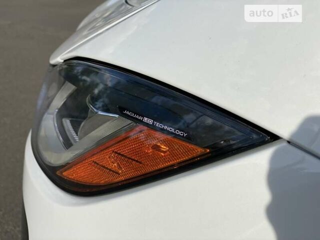 Белый Ягуар I-Pace, объемом двигателя 0 л и пробегом 54 тыс. км за 31999 $, фото 49 на Automoto.ua