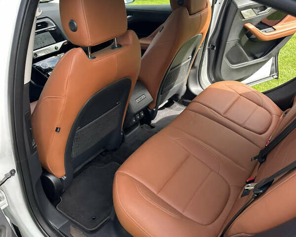 Белый Ягуар I-Pace, объемом двигателя 0 л и пробегом 43 тыс. км за 27300 $, фото 25 на Automoto.ua