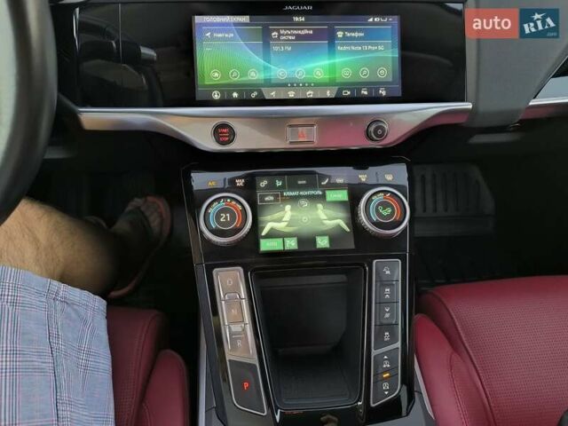 Белый Ягуар I-Pace, объемом двигателя 0 л и пробегом 65 тыс. км за 31800 $, фото 31 на Automoto.ua