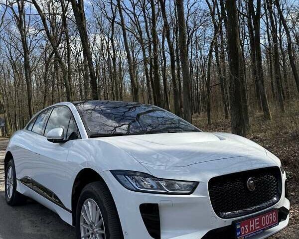 Белый Ягуар I-Pace, объемом двигателя 0 л и пробегом 83 тыс. км за 23200 $, фото 68 на Automoto.ua