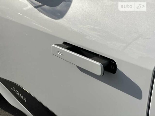 Белый Ягуар I-Pace, объемом двигателя 0 л и пробегом 54 тыс. км за 31999 $, фото 40 на Automoto.ua
