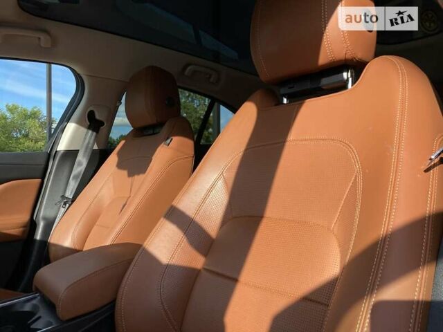 Белый Ягуар I-Pace, объемом двигателя 0 л и пробегом 54 тыс. км за 31999 $, фото 16 на Automoto.ua