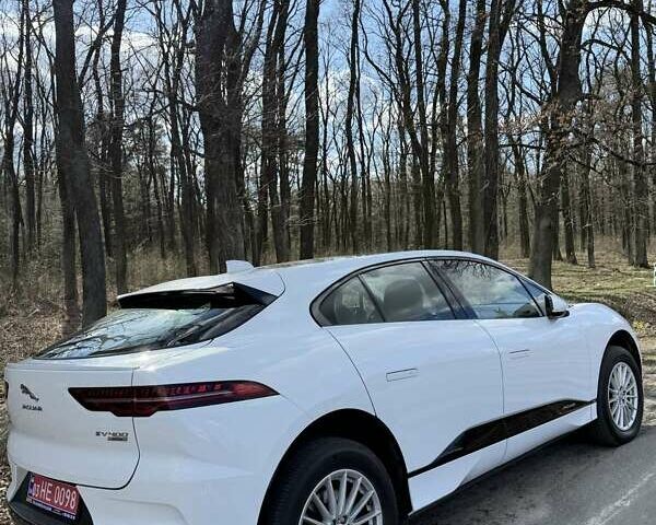 Белый Ягуар I-Pace, объемом двигателя 0 л и пробегом 83 тыс. км за 23200 $, фото 72 на Automoto.ua