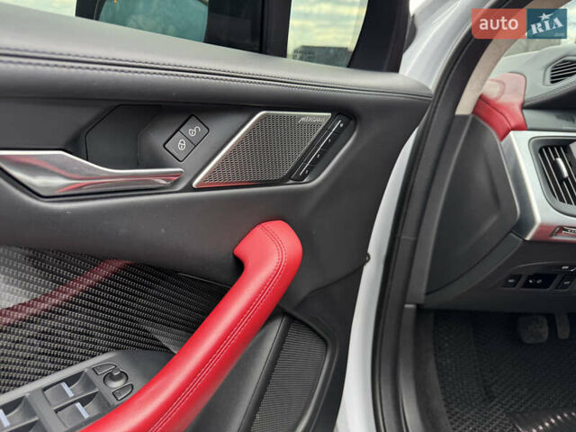 Белый Ягуар I-Pace, объемом двигателя 0 л и пробегом 99 тыс. км за 27999 $, фото 18 на Automoto.ua