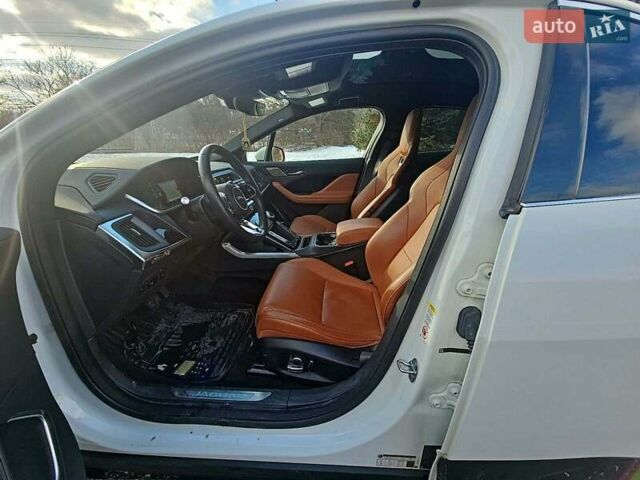 Белый Ягуар I-Pace, объемом двигателя 0 л и пробегом 123 тыс. км за 18000 $, фото 7 на Automoto.ua