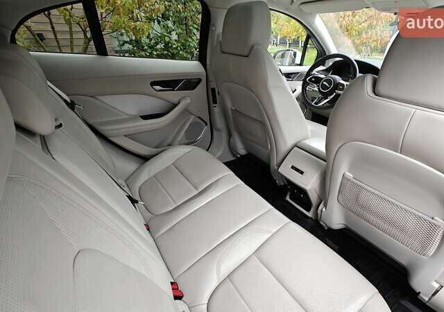 Белый Ягуар I-Pace, объемом двигателя 0 л и пробегом 58 тыс. км за 29700 $, фото 6 на Automoto.ua