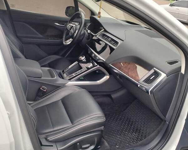 Белый Ягуар I-Pace, объемом двигателя 0 л и пробегом 129 тыс. км за 22800 $, фото 26 на Automoto.ua