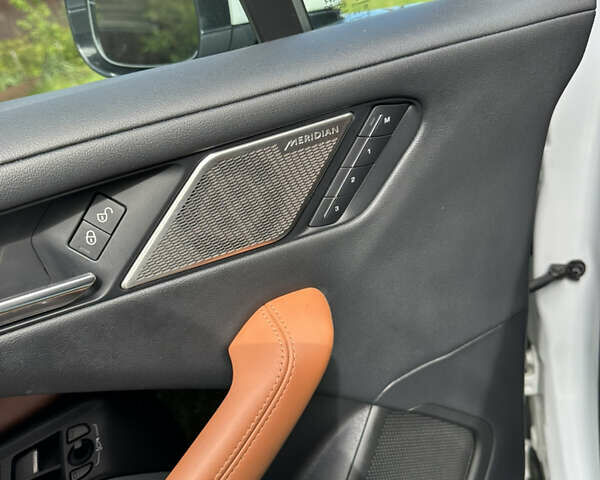 Белый Ягуар I-Pace, объемом двигателя 0 л и пробегом 43 тыс. км за 27300 $, фото 30 на Automoto.ua