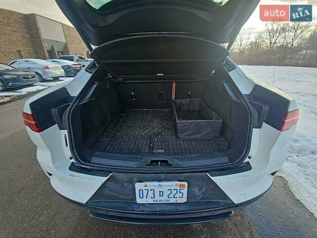 Белый Ягуар I-Pace, объемом двигателя 0 л и пробегом 123 тыс. км за 18000 $, фото 4 на Automoto.ua