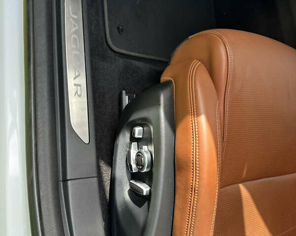 Белый Ягуар I-Pace, объемом двигателя 0 л и пробегом 43 тыс. км за 27300 $, фото 18 на Automoto.ua