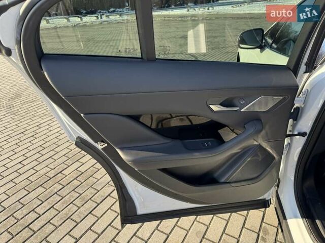 Белый Ягуар I-Pace, объемом двигателя 0 л и пробегом 81 тыс. км за 23500 $, фото 18 на Automoto.ua
