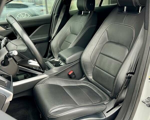 Белый Ягуар I-Pace, объемом двигателя 0 л и пробегом 105 тыс. км за 24999 $, фото 26 на Automoto.ua