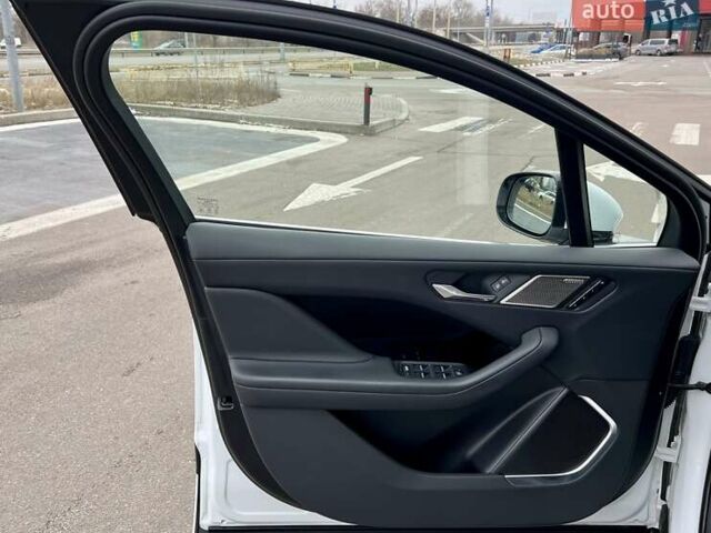 Белый Ягуар I-Pace, объемом двигателя 0 л и пробегом 105 тыс. км за 24999 $, фото 20 на Automoto.ua