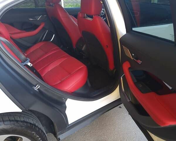 Білий Ягуар I-Pace, об'ємом двигуна 0 л та пробігом 41 тис. км за 27900 $, фото 23 на Automoto.ua