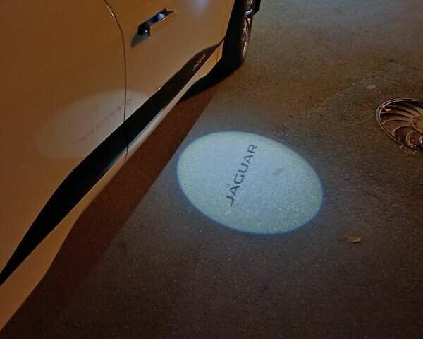 Белый Ягуар I-Pace, объемом двигателя 0 л и пробегом 127 тыс. км за 27699 $, фото 17 на Automoto.ua