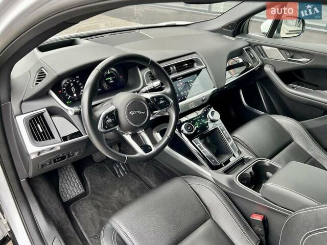 Белый Ягуар I-Pace, объемом двигателя 0 л и пробегом 105 тыс. км за 24999 $, фото 23 на Automoto.ua