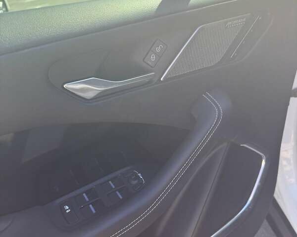 Білий Ягуар I-Pace, об'ємом двигуна 0 л та пробігом 63 тис. км за 29500 $, фото 22 на Automoto.ua