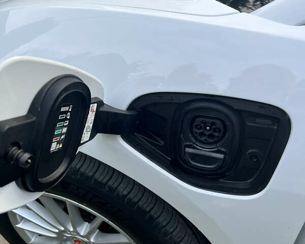 Белый Ягуар I-Pace, объемом двигателя 0 л и пробегом 65 тыс. км за 20000 $, фото 6 на Automoto.ua