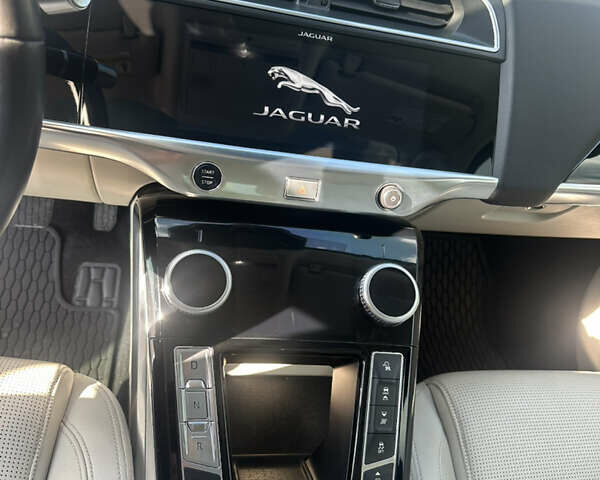 Белый Ягуар I-Pace, объемом двигателя 0 л и пробегом 93 тыс. км за 23700 $, фото 9 на Automoto.ua