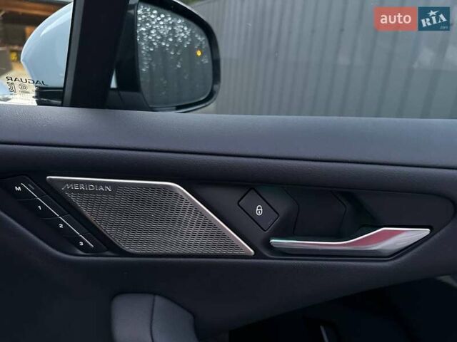 Белый Ягуар I-Pace, объемом двигателя 0 л и пробегом 101 тыс. км за 24700 $, фото 102 на Automoto.ua