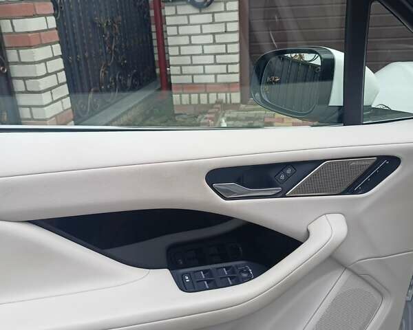 Белый Ягуар I-Pace, объемом двигателя 0 л и пробегом 118 тыс. км за 25800 $, фото 1 на Automoto.ua