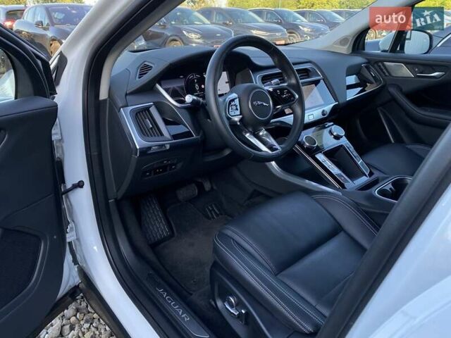 Белый Ягуар I-Pace, объемом двигателя 0 л и пробегом 24 тыс. км за 30700 $, фото 28 на Automoto.ua