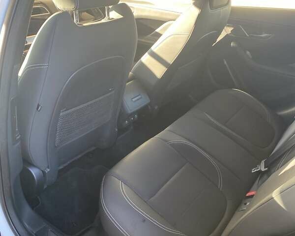 Белый Ягуар I-Pace, объемом двигателя 0 л и пробегом 102 тыс. км за 24100 $, фото 9 на Automoto.ua