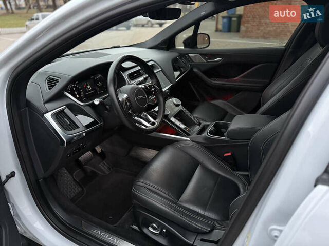 Белый Ягуар I-Pace, объемом двигателя 0 л и пробегом 44 тыс. км за 31999 $, фото 7 на Automoto.ua