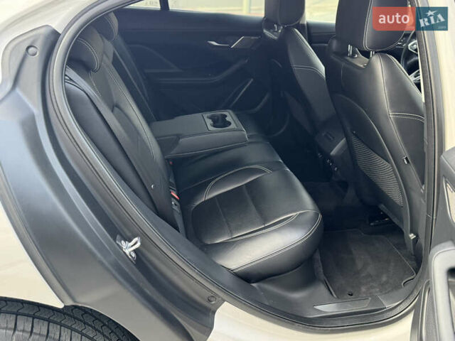 Белый Ягуар I-Pace, объемом двигателя 0 л и пробегом 75 тыс. км за 28700 $, фото 36 на Automoto.ua