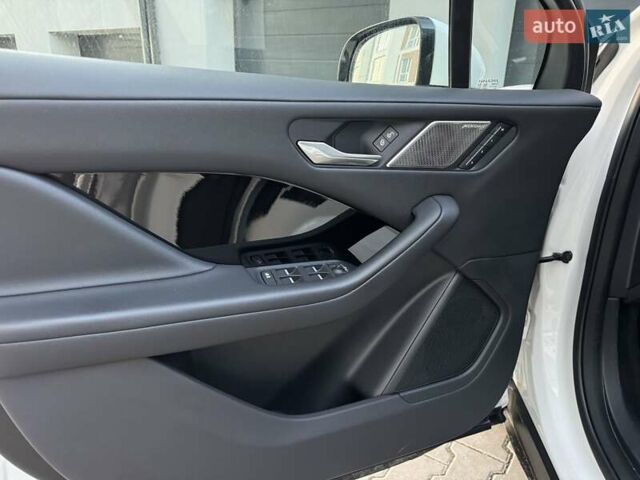 Белый Ягуар I-Pace, объемом двигателя 0 л и пробегом 117 тыс. км за 24990 $, фото 48 на Automoto.ua