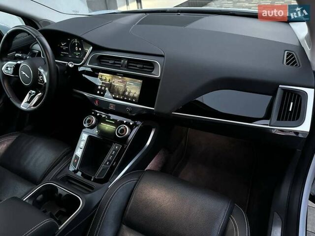 Белый Ягуар I-Pace, объемом двигателя 0 л и пробегом 101 тыс. км за 24700 $, фото 100 на Automoto.ua