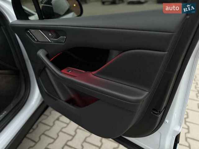 Белый Ягуар I-Pace, объемом двигателя 0 л и пробегом 44 тыс. км за 31999 $, фото 12 на Automoto.ua