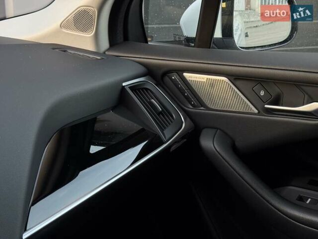 Белый Ягуар I-Pace, объемом двигателя 0 л и пробегом 117 тыс. км за 24990 $, фото 90 на Automoto.ua