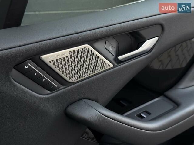 Белый Ягуар I-Pace, объемом двигателя 0 л и пробегом 117 тыс. км за 24990 $, фото 74 на Automoto.ua