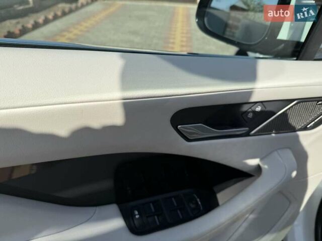 Белый Ягуар I-Pace, объемом двигателя 0 л и пробегом 102 тыс. км за 26900 $, фото 9 на Automoto.ua