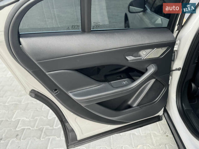 Белый Ягуар I-Pace, объемом двигателя 0 л и пробегом 75 тыс. км за 28700 $, фото 33 на Automoto.ua