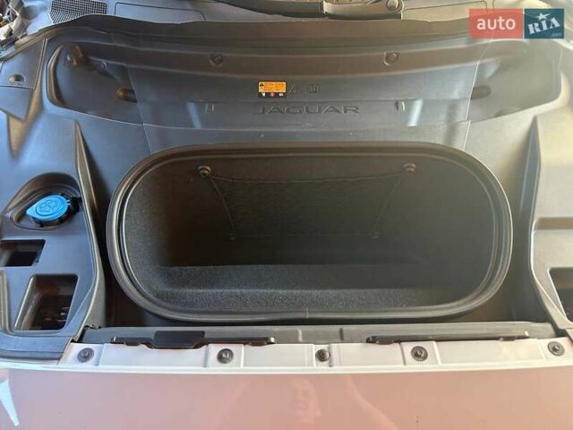 Белый Ягуар I-Pace, объемом двигателя 0 л и пробегом 101 тыс. км за 24700 $, фото 57 на Automoto.ua