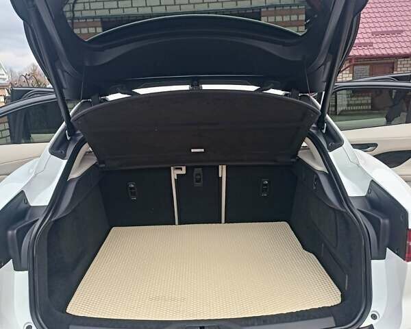 Белый Ягуар I-Pace, объемом двигателя 0 л и пробегом 118 тыс. км за 25800 $, фото 17 на Automoto.ua