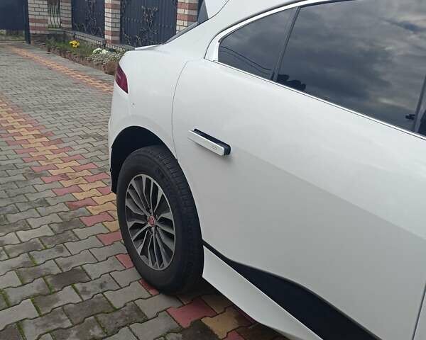 Белый Ягуар I-Pace, объемом двигателя 0 л и пробегом 118 тыс. км за 25800 $, фото 6 на Automoto.ua