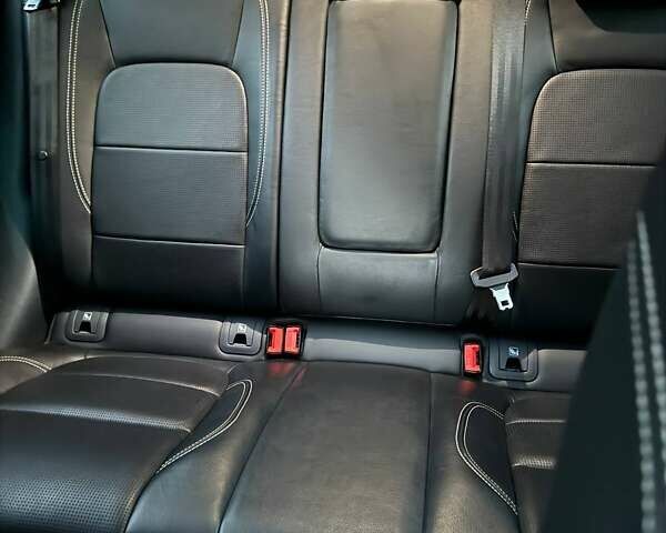 Белый Ягуар I-Pace, объемом двигателя 0 л и пробегом 101 тыс. км за 24700 $, фото 83 на Automoto.ua