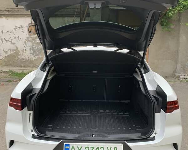 Белый Ягуар I-Pace, объемом двигателя 0 л и пробегом 47 тыс. км за 27800 $, фото 8 на Automoto.ua