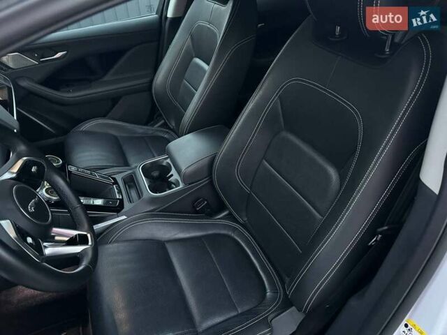 Белый Ягуар I-Pace, объемом двигателя 0 л и пробегом 101 тыс. км за 24700 $, фото 97 на Automoto.ua