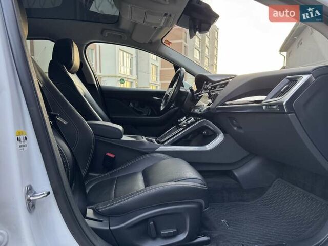 Белый Ягуар I-Pace, объемом двигателя 0 л и пробегом 117 тыс. км за 24990 $, фото 70 на Automoto.ua