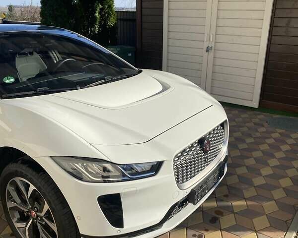 Белый Ягуар I-Pace, объемом двигателя 0 л и пробегом 102 тыс. км за 24100 $, фото 4 на Automoto.ua