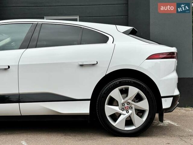 Белый Ягуар I-Pace, объемом двигателя 0 л и пробегом 100 тыс. км за 24999 $, фото 4 на Automoto.ua