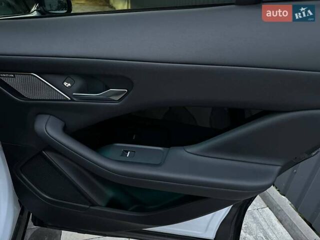 Белый Ягуар I-Pace, объемом двигателя 0 л и пробегом 101 тыс. км за 24700 $, фото 61 на Automoto.ua