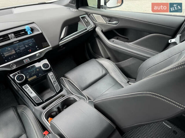 Белый Ягуар I-Pace, объемом двигателя 0 л и пробегом 52 тыс. км за 29000 $, фото 26 на Automoto.ua