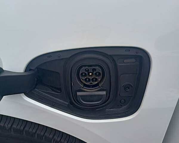 Белый Ягуар I-Pace, объемом двигателя 0 л и пробегом 118 тыс. км за 25800 $, фото 15 на Automoto.ua