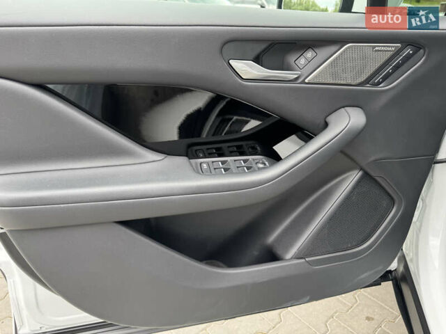 Белый Ягуар I-Pace, объемом двигателя 0 л и пробегом 52 тыс. км за 29000 $, фото 16 на Automoto.ua
