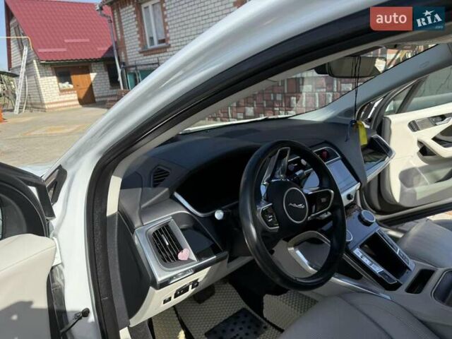 Белый Ягуар I-Pace, объемом двигателя 0 л и пробегом 102 тыс. км за 26900 $, фото 1 на Automoto.ua